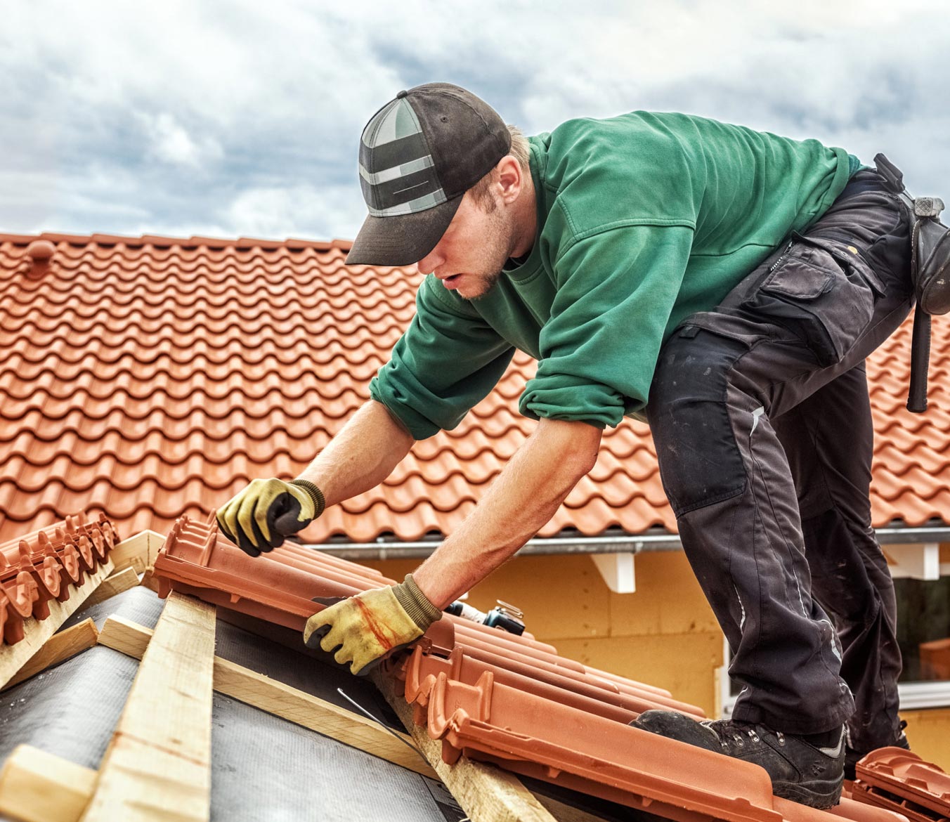 Hire Our Roofing Contractors in Redwood City